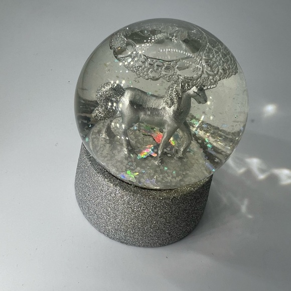 Mini Snow globe with unicorn inside cute mini Snowglobe glitter silver Claire’s - Picture 12 of 14